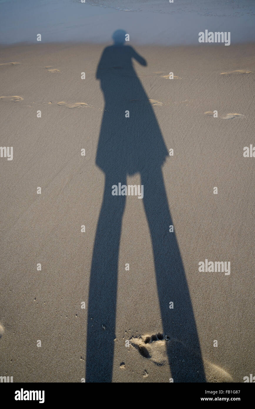 Schatten einer Frau, die Copacabana, Rio De Janeiro, Brasilien Stockfoto