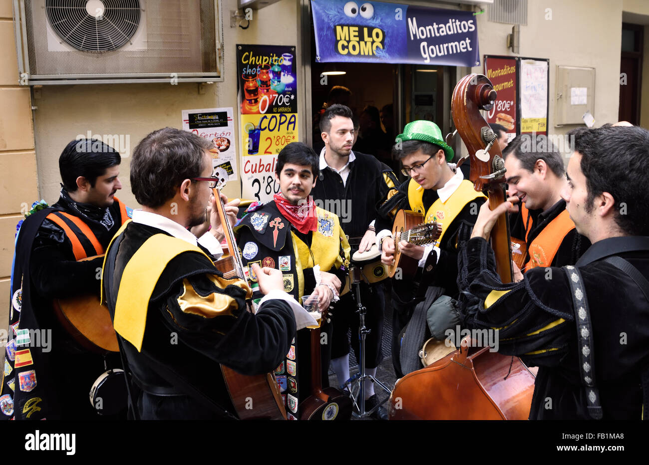Musik Musiker (Studenten) aus Madrid in Malaga Altstadt Zentrum Spanisch Spanien Andalusien Stockfoto