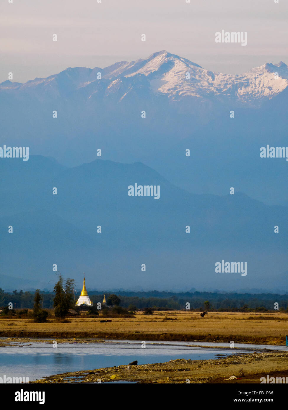 Die malerische Landschaft von Mandalay und seinen schneebedeckten Bergen, nördlichen Myanmar Stockfoto