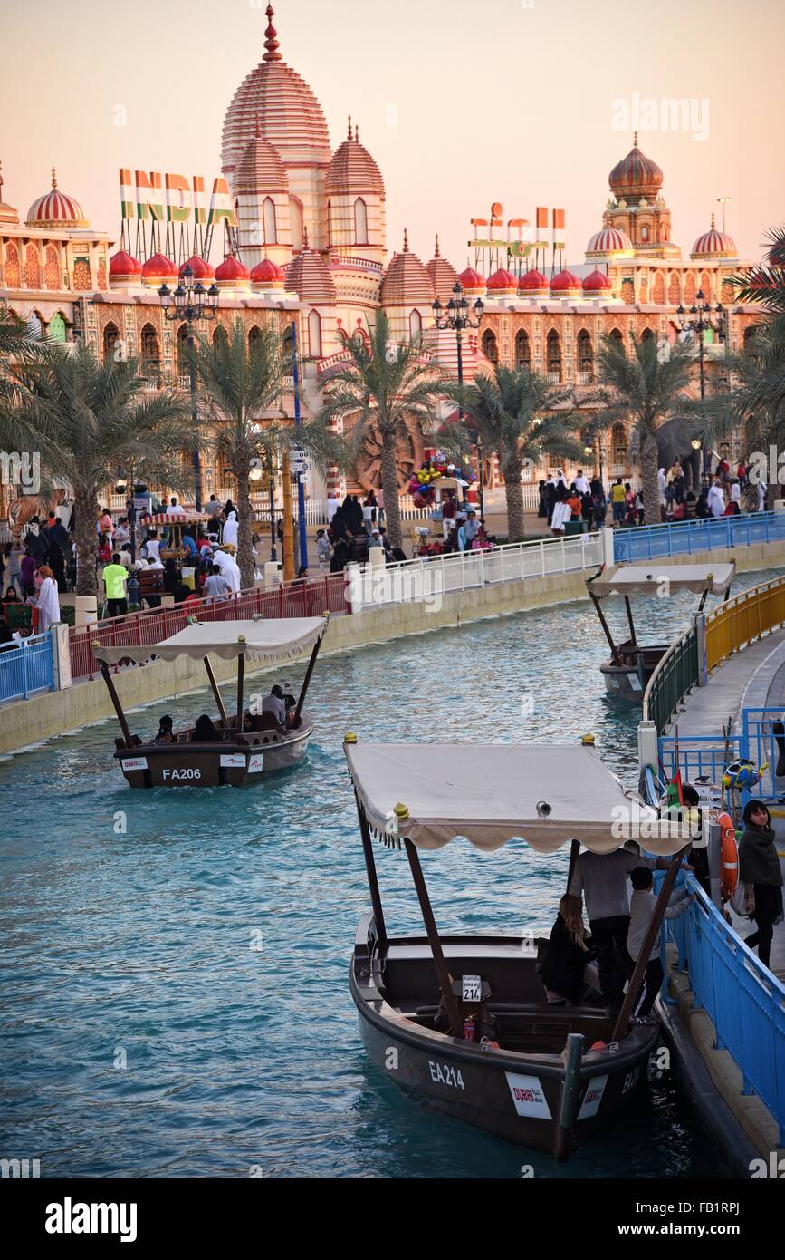Global Village Dubailand, Dubai, Vereinigte Arabische Emirate behauptet, das weltweit größte Tourismus-, Freizeit- und Unterhaltungsmöglichkeiten Projekt sein. Stockfoto