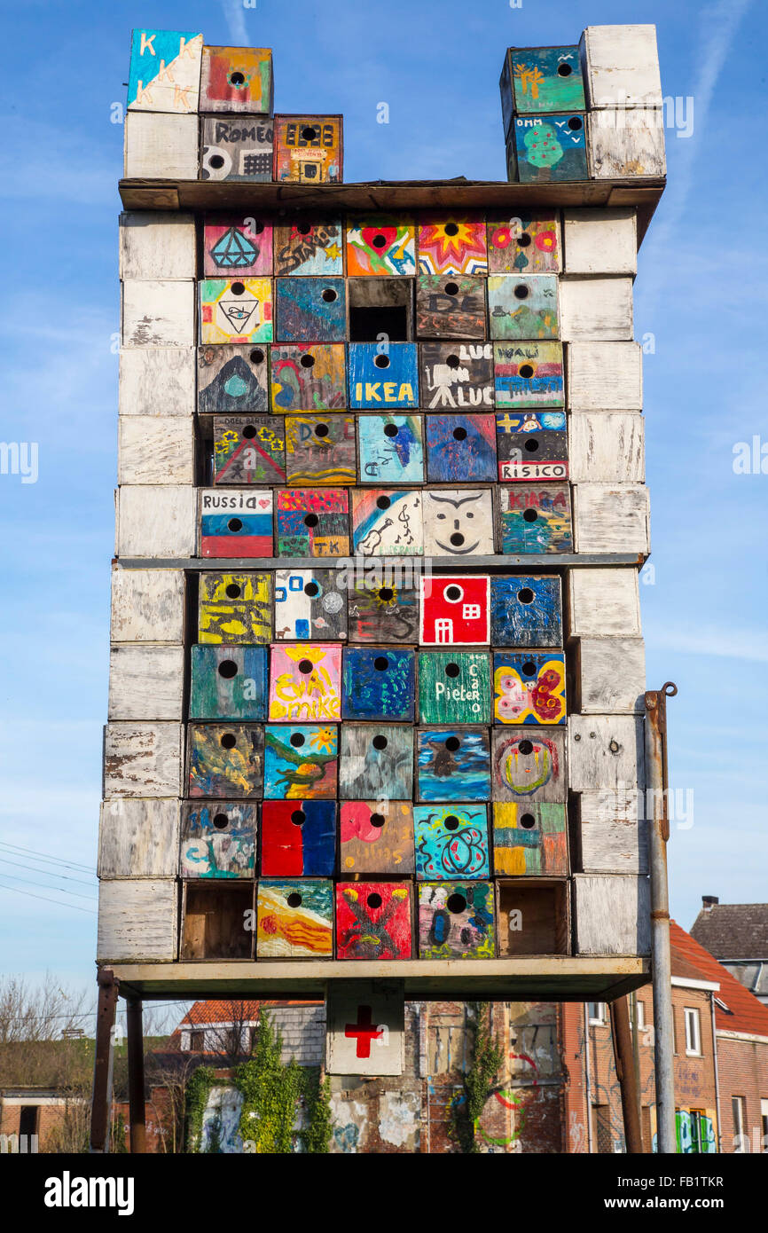 Kunstwerk, Skulptur, Holz, bemalte Vogel Boxen, Doel, Belgien, Stockfoto