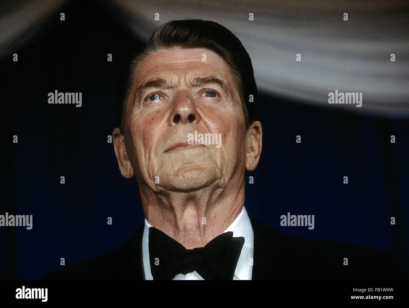 Washington, DC, USA, 1984 kann Präsident Ronald Reagan bei Black Abendessen binden. Bildnachweis: Mark Reinstein Stockfoto