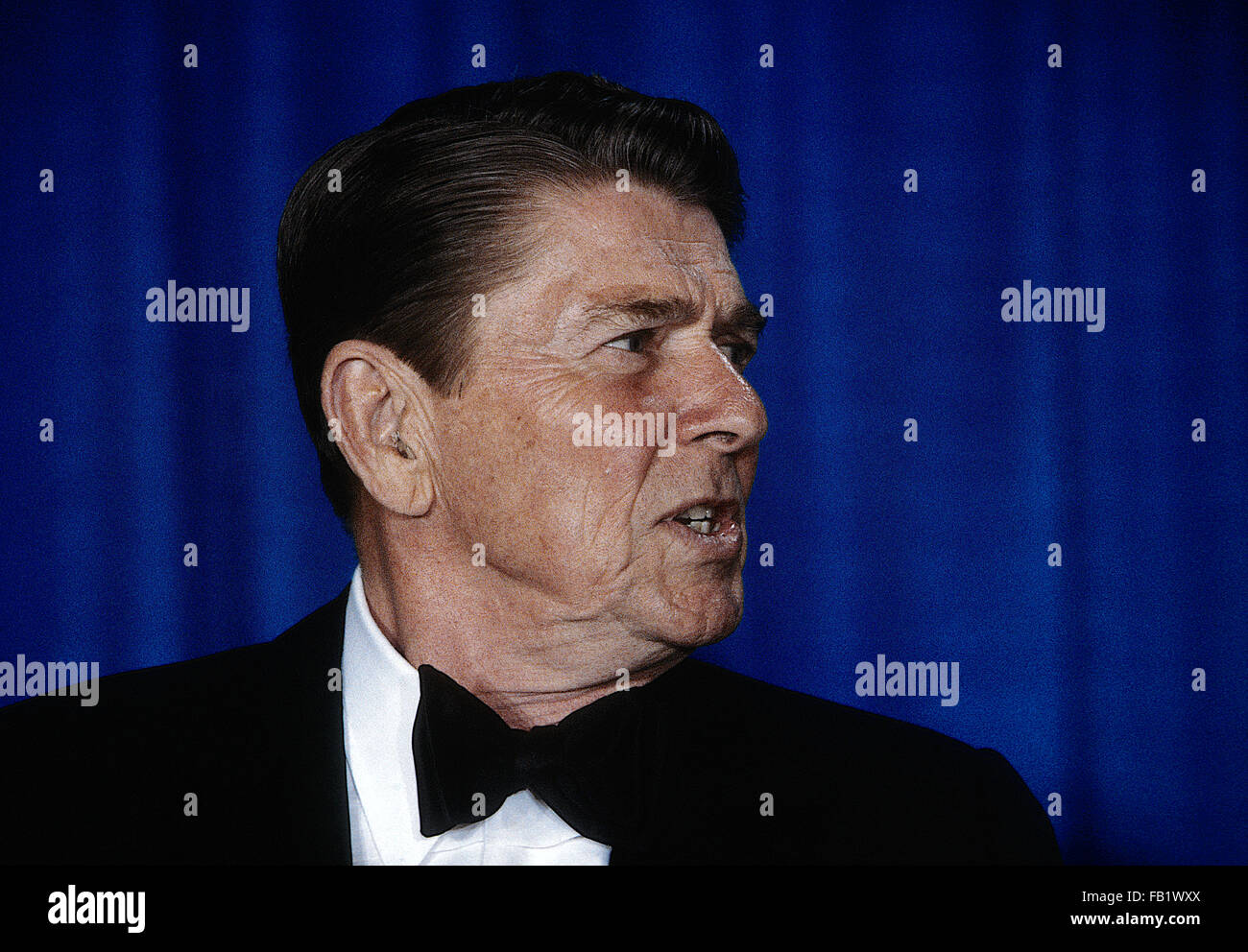 Washington, DC, USA, 1984 kann Präsident Ronald Reagan bei Black Abendessen binden. Bildnachweis: Mark Reinstein Stockfoto