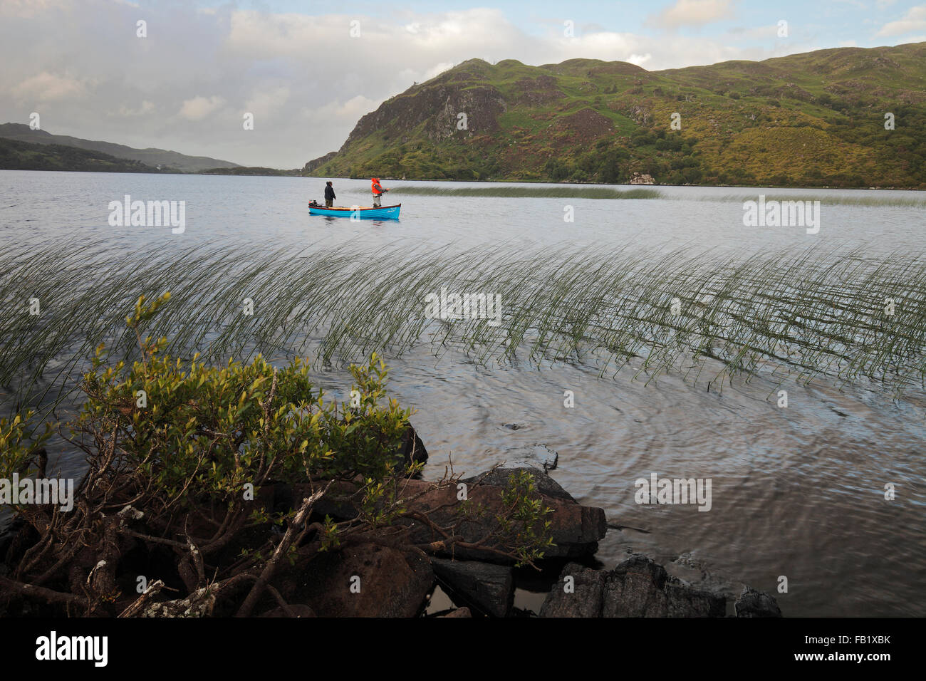 Angeln am Lough Caragh auf der Iveragh-Halbinsel, County Kerry, Irland Stockfoto