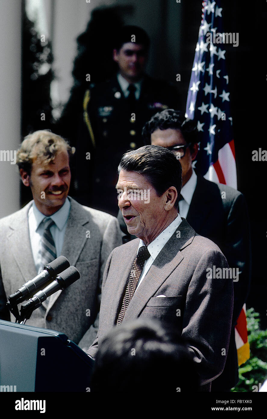 Washington, DC. Juni 1981 Präsident Ronald Reagan im Rosengarten. Bildnachweis: Mark Reinstein Stockfoto