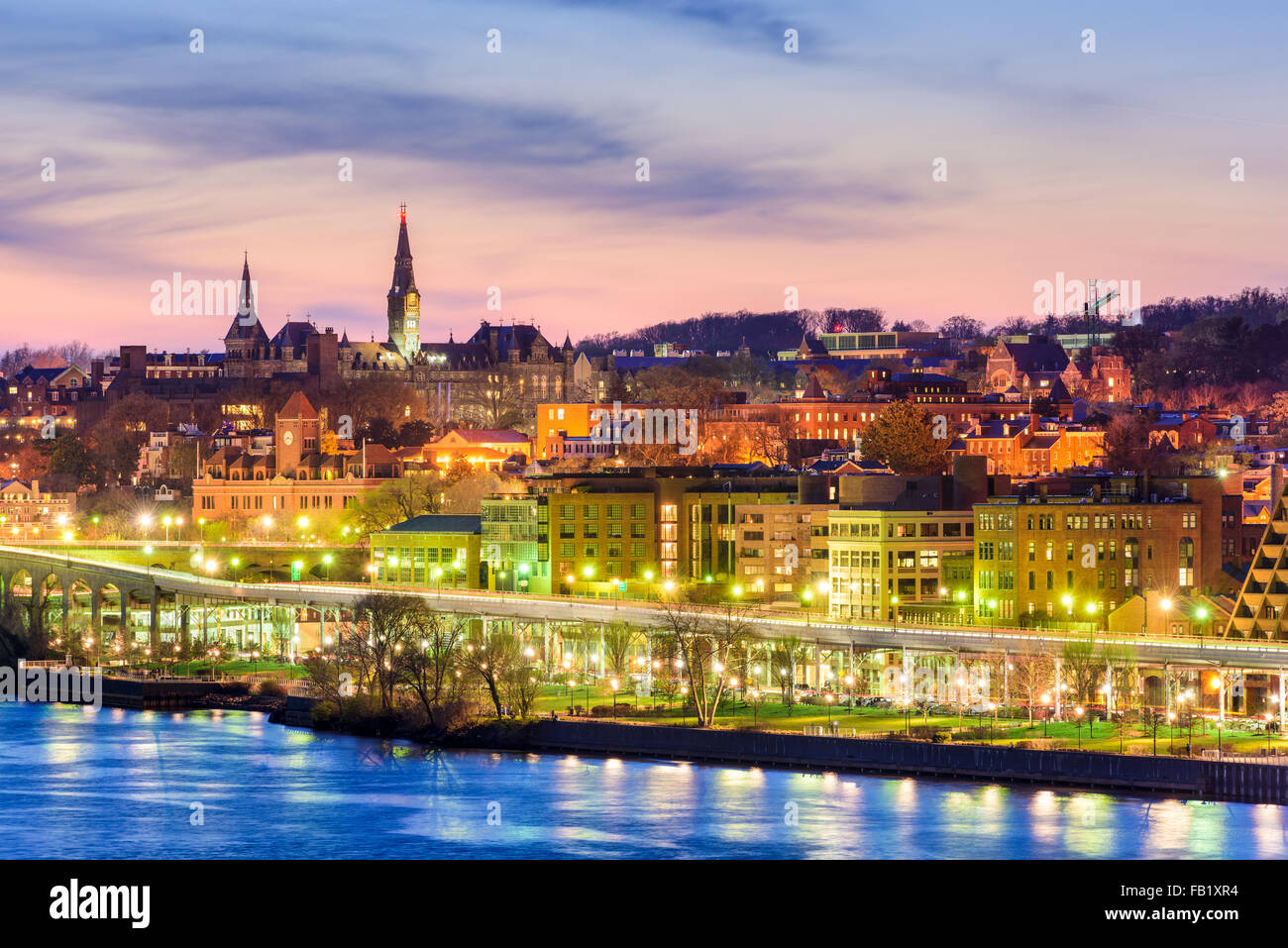 Georgetown, Washington, DC Skyline auf dem Potomac River. Stockfoto