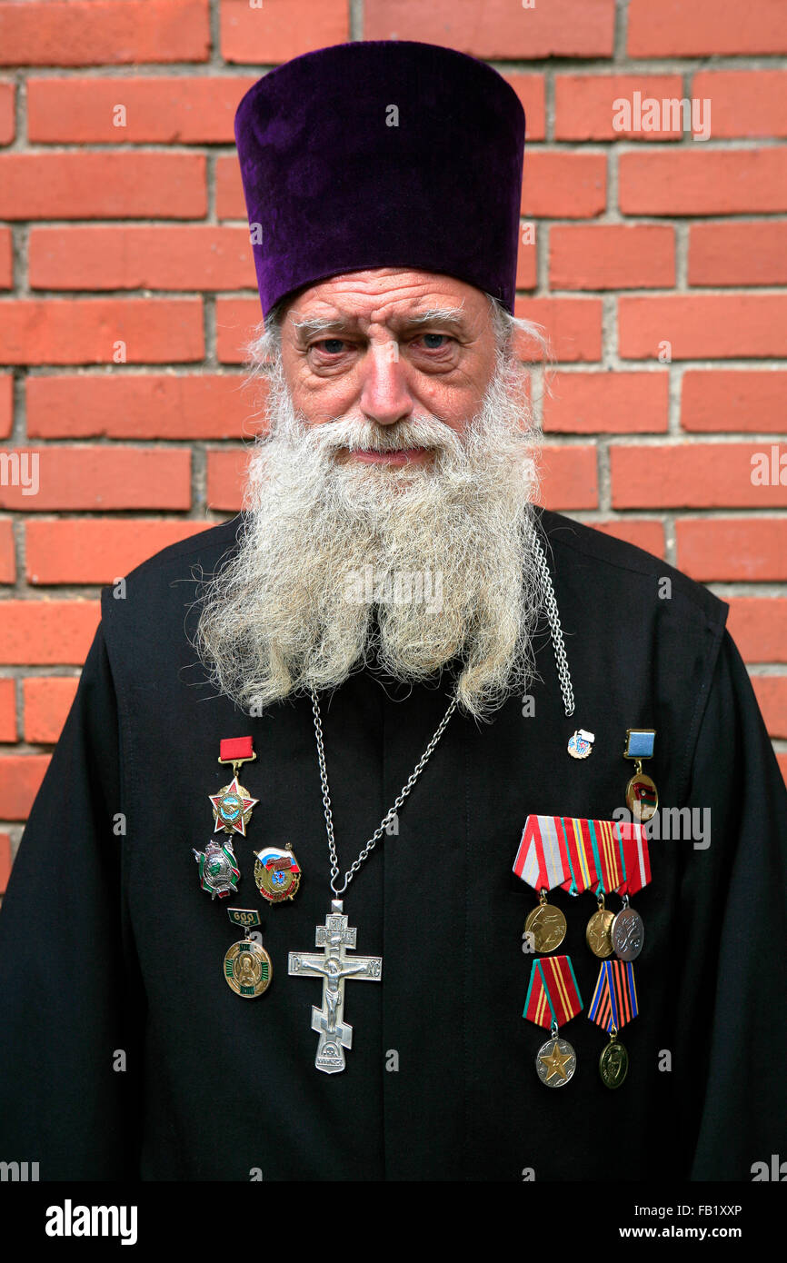 Russisch-orthodoxe militärische Priester im Kreml in Moskau, Russland Stockfoto