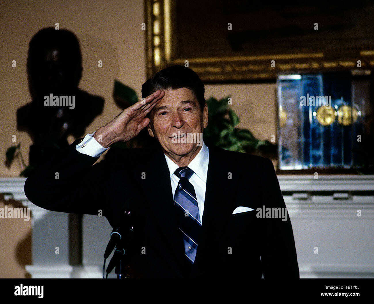 Washington, DC, USA 30. September 1987 Präsident Ronald Reagan in der Roosevelt-Platz. Bildnachweis: Mark Reinstein Stockfoto