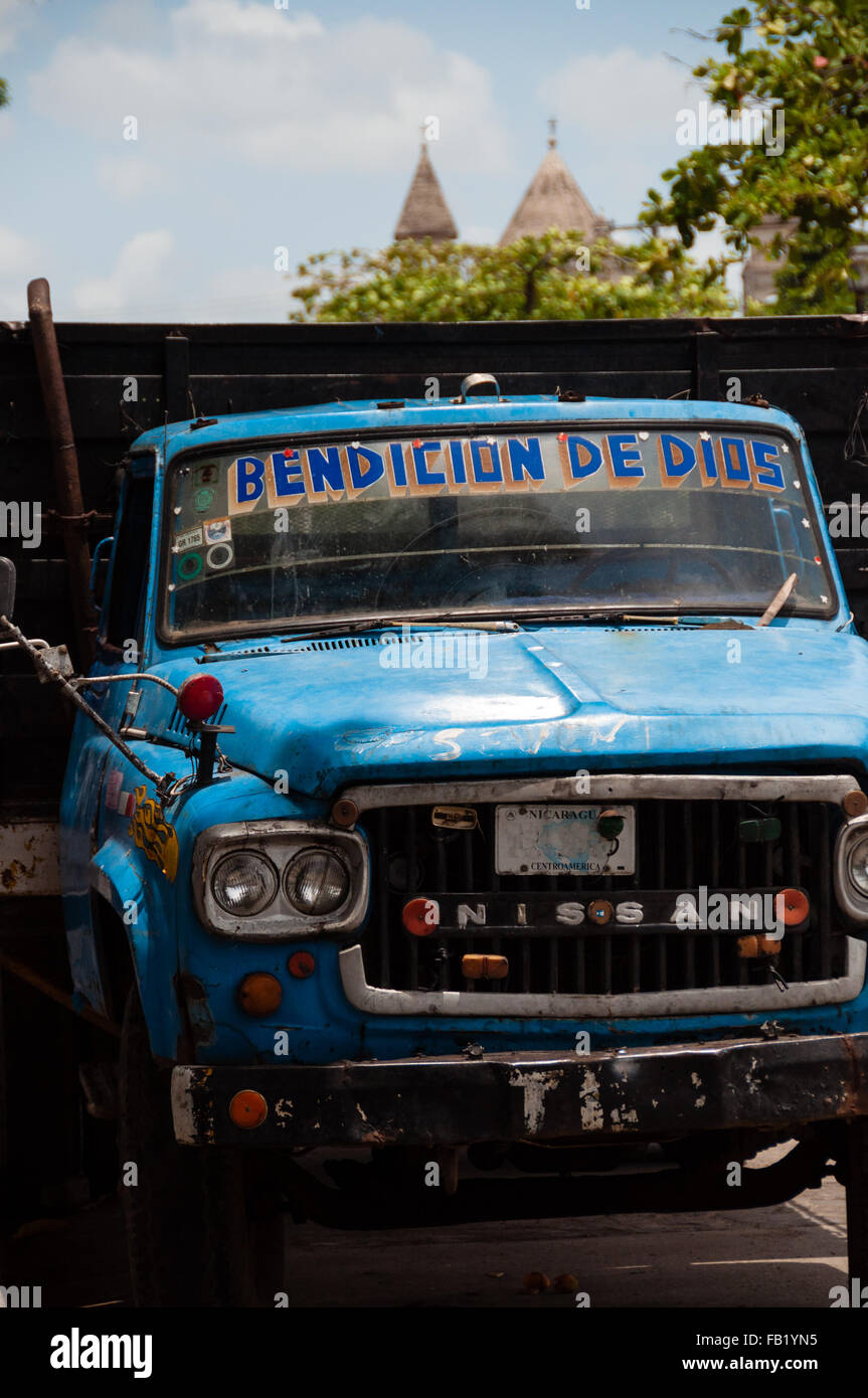 Rostige schäbigen alten blauen Pickup-Truck front Stockfoto