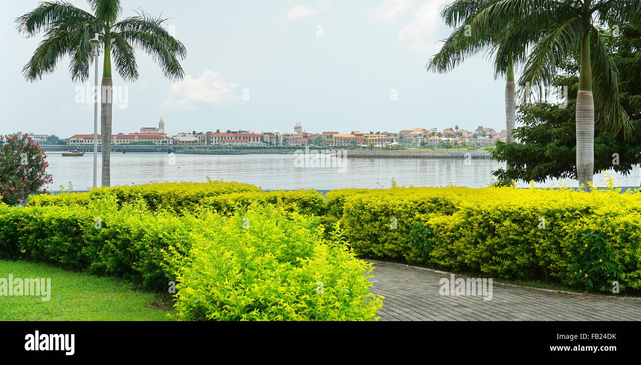 Panorama von der Casco Viejo angesehen von den Fußweg auf der direkt am Meer, Panama City, Panama, Mittelamerika Stockfoto