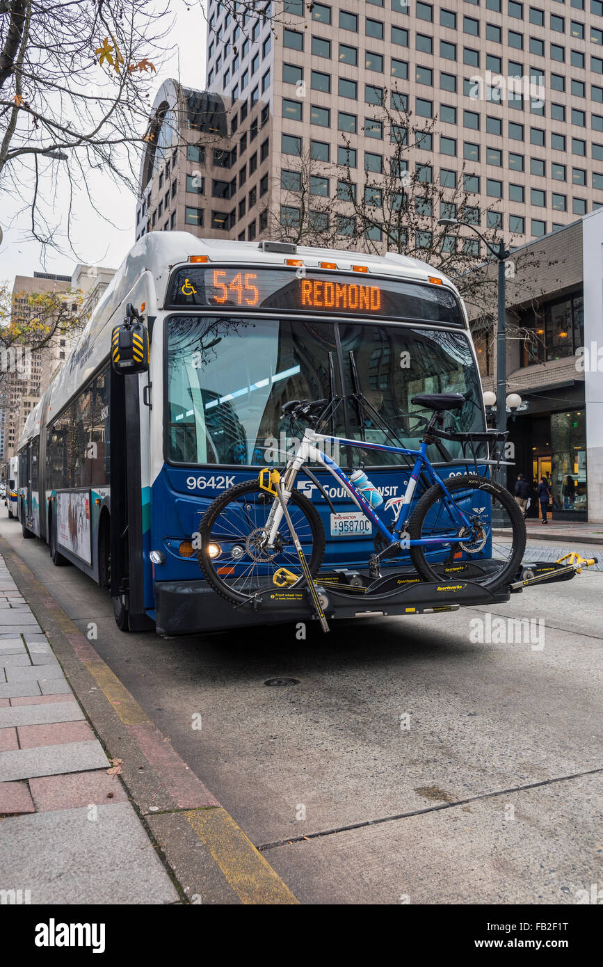 Fahrradständer vor öffentlichen Bus, Seattle, Washington, USA Stockfoto