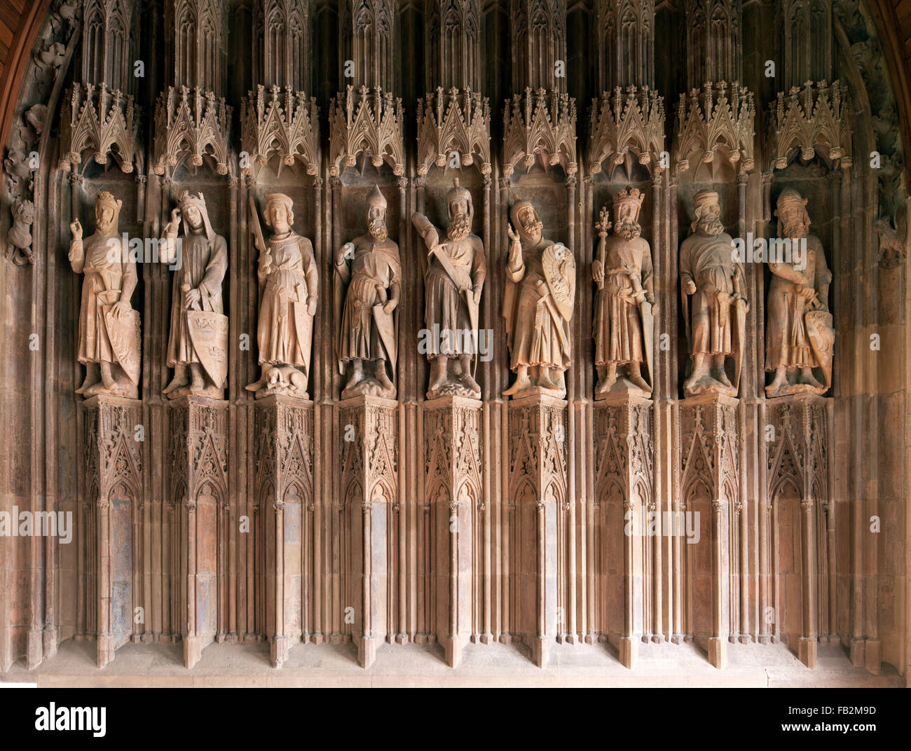 Köln, Rathaus, Hansasaal, anregenden Stirnwand Mit Gotischen Fialwerk Und Den Sogenannten "Neun Guten Helden": von Rechts fuhren: Die Heiden Alexander der Große, Hektor Und Julius Cäsar sterben Juden Judas Makkabäus, David Und Josua Sowie sterben Christen Gottfried von Bouillon, König Artus Und Kaiser Karl der Große Stockfoto