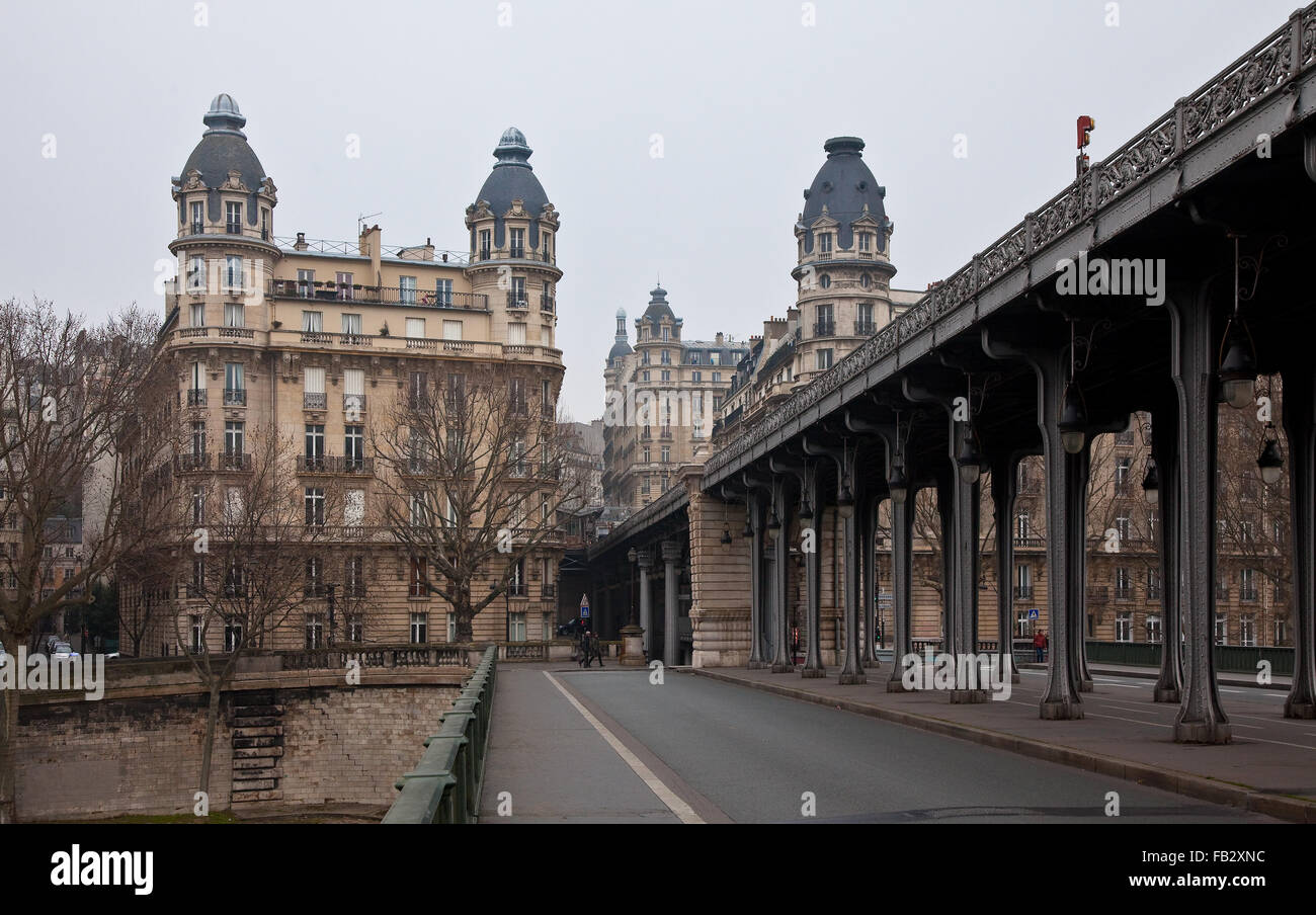 Frankr Paris Pont de Bir-Hakeim Doppelstšckige SeinebrŸcke 1905 von Louis Biette Oben Metro unten Stra§e 74007 Faktoren Mit Blick Zum Ausgangspunkt Seineufer Stockfoto