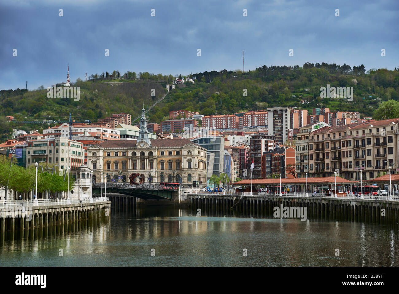 Fluss Nervion und Bilbao Stadtrat, Bilbao, Biskaya, Baskenland, Baskenland, Spanien, Europa Stockfoto