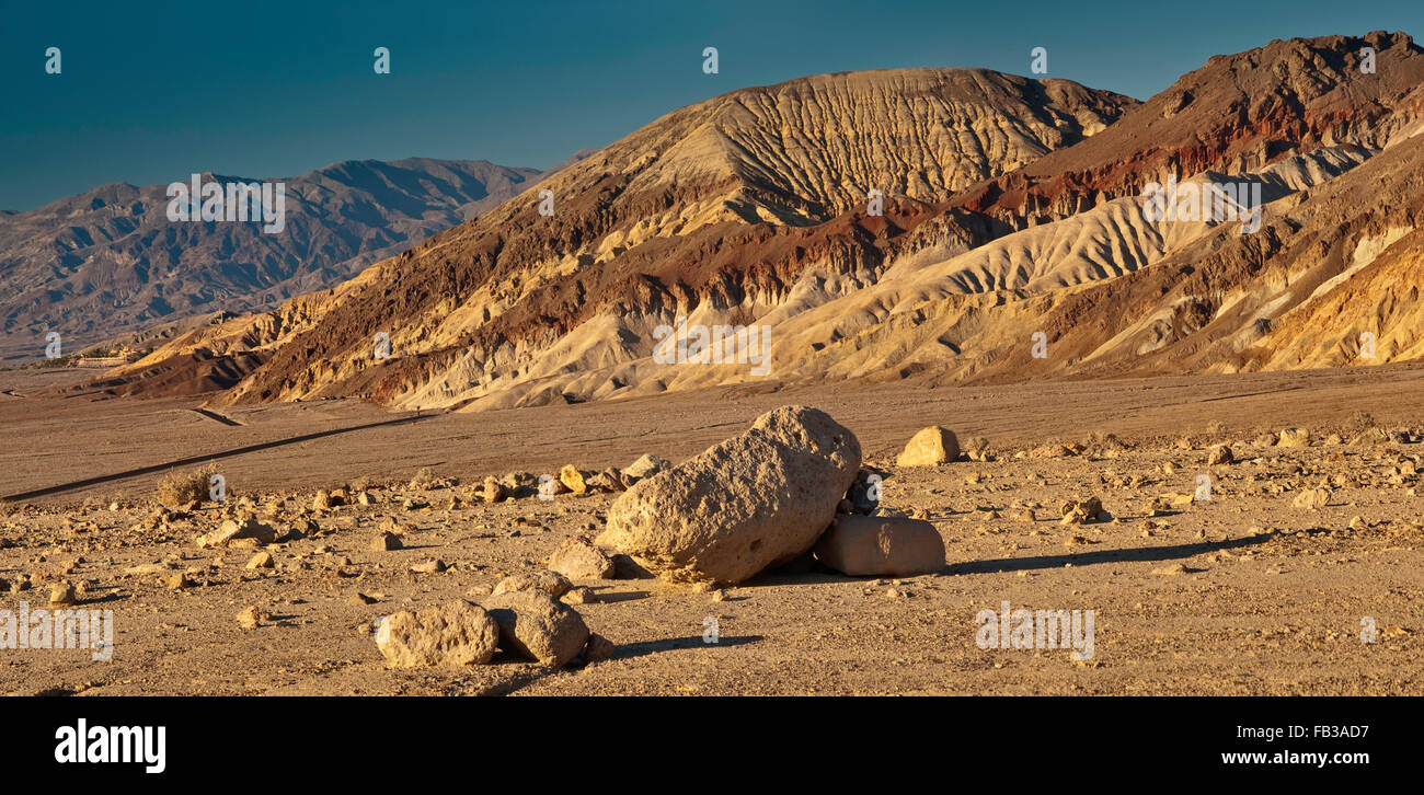 Formationen in Golden Canyon Bereich bei Sonnenuntergang, Mojave-Wüste, Death Valley Nationalpark, Kalifornien, USA Stockfoto