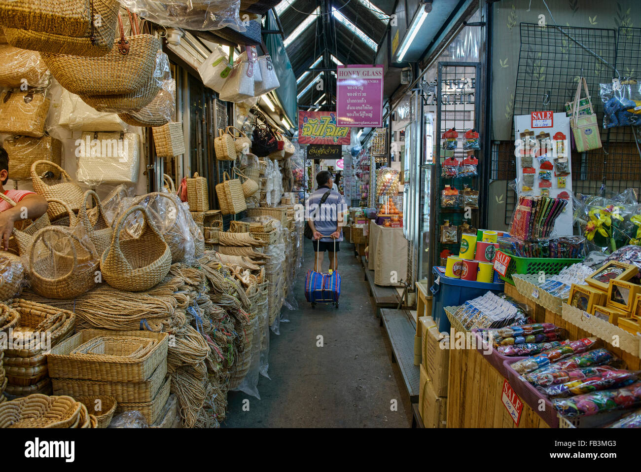 Einkaufen in Chatuchak-Markt in Bangkok, Thailand Stockfoto