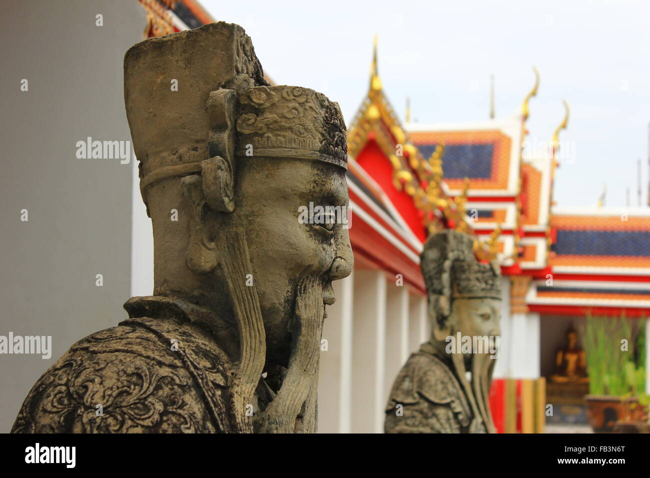 chinesische Wächter Statue im Wat Pho in Bangkok. Stockfoto