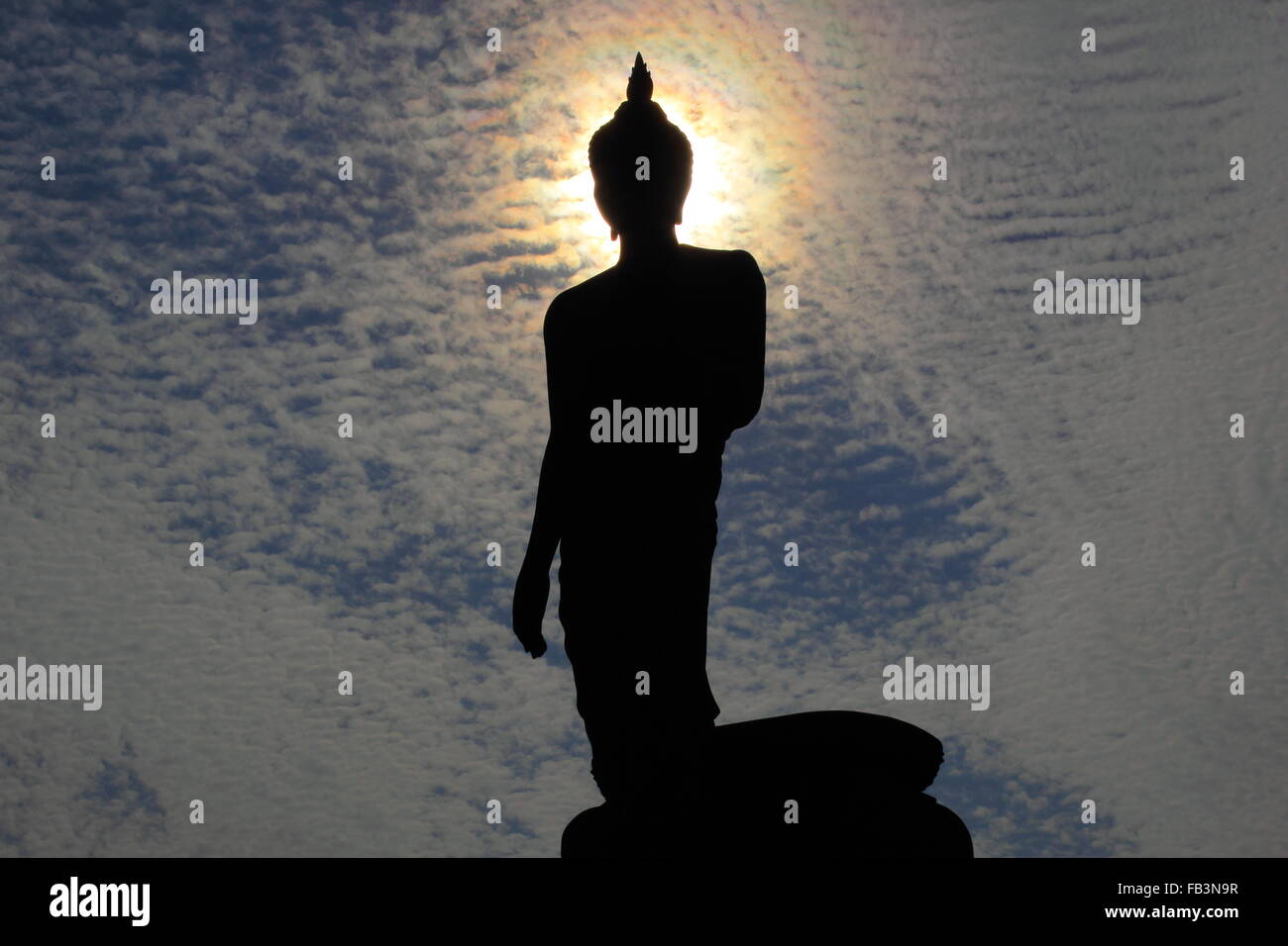 die anmutige Statue "Shakyamuni" liegt im Phutthamonthon Bezirk Nakhon Pathom Provinz in thailand Stockfoto