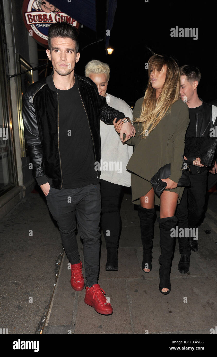 Ehemalige Geordie Shore Paare Gaz Beadle Und Charlotte Crosby Zusammen Mit Kyle Christie Und Holly Hagan Sind Im Bild Wieder Zusammen In Einer Nacht In London Alle Vier Erschien Fur Verschleiss Schlimmer