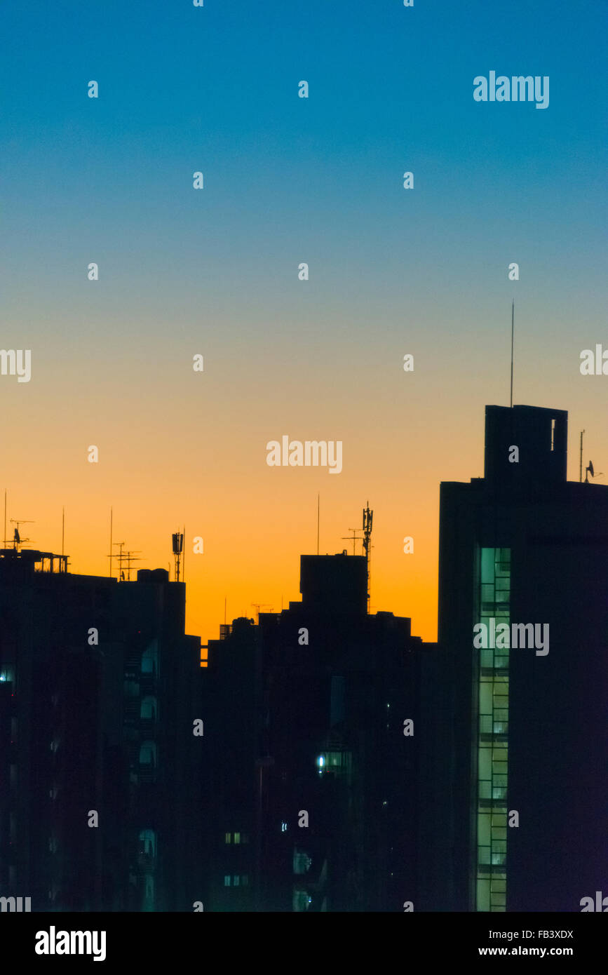 Gebäude bei Dämmerung, Shibuya, Tokyo, Japan Stockfoto