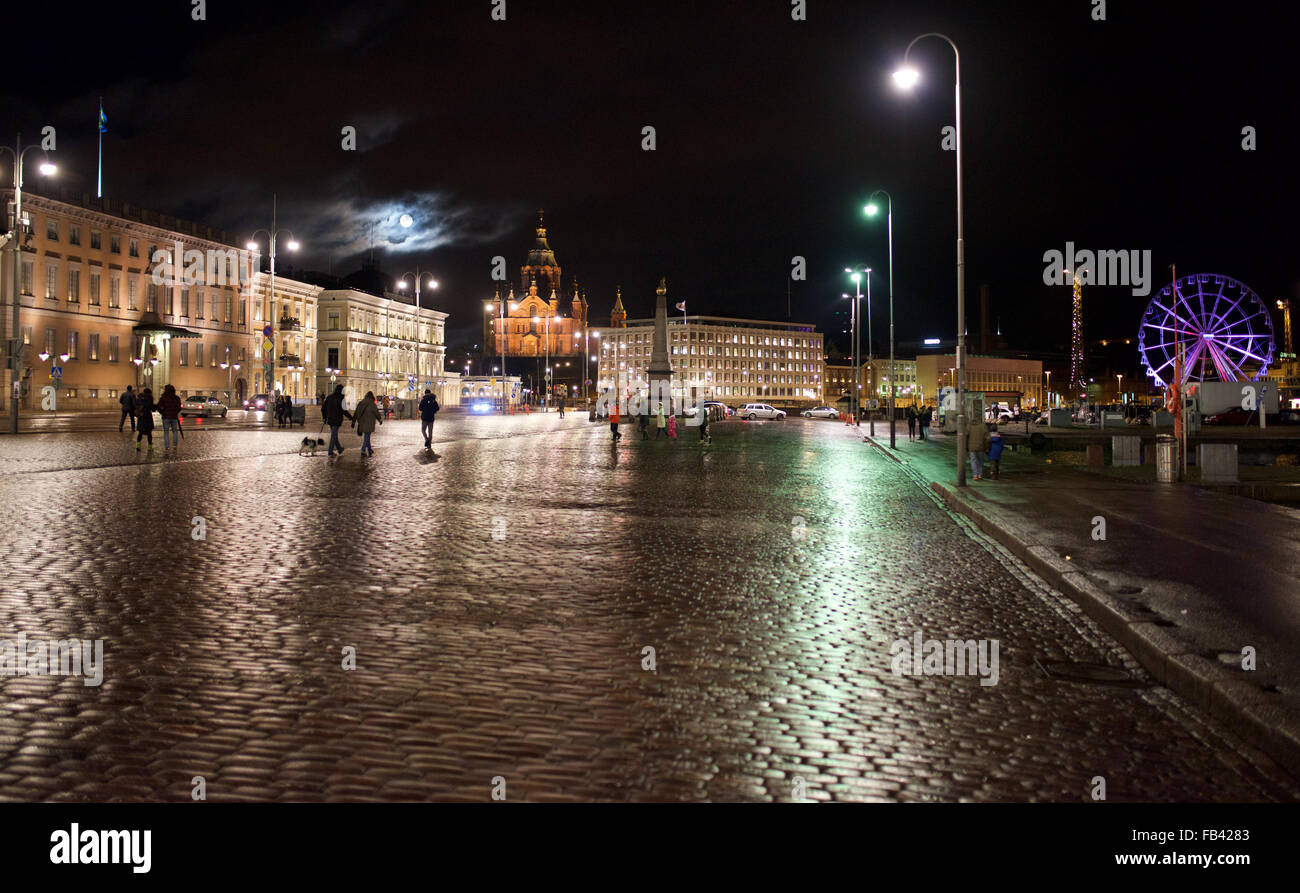Helsinki-Marktplatz bei Nacht Stockfoto