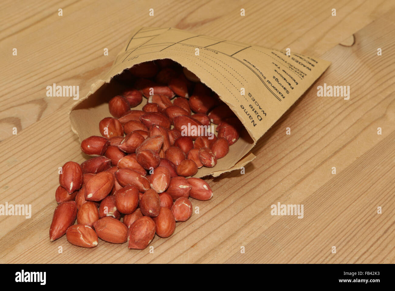 Lohn-Paket mit Erdnüssen Stockfoto