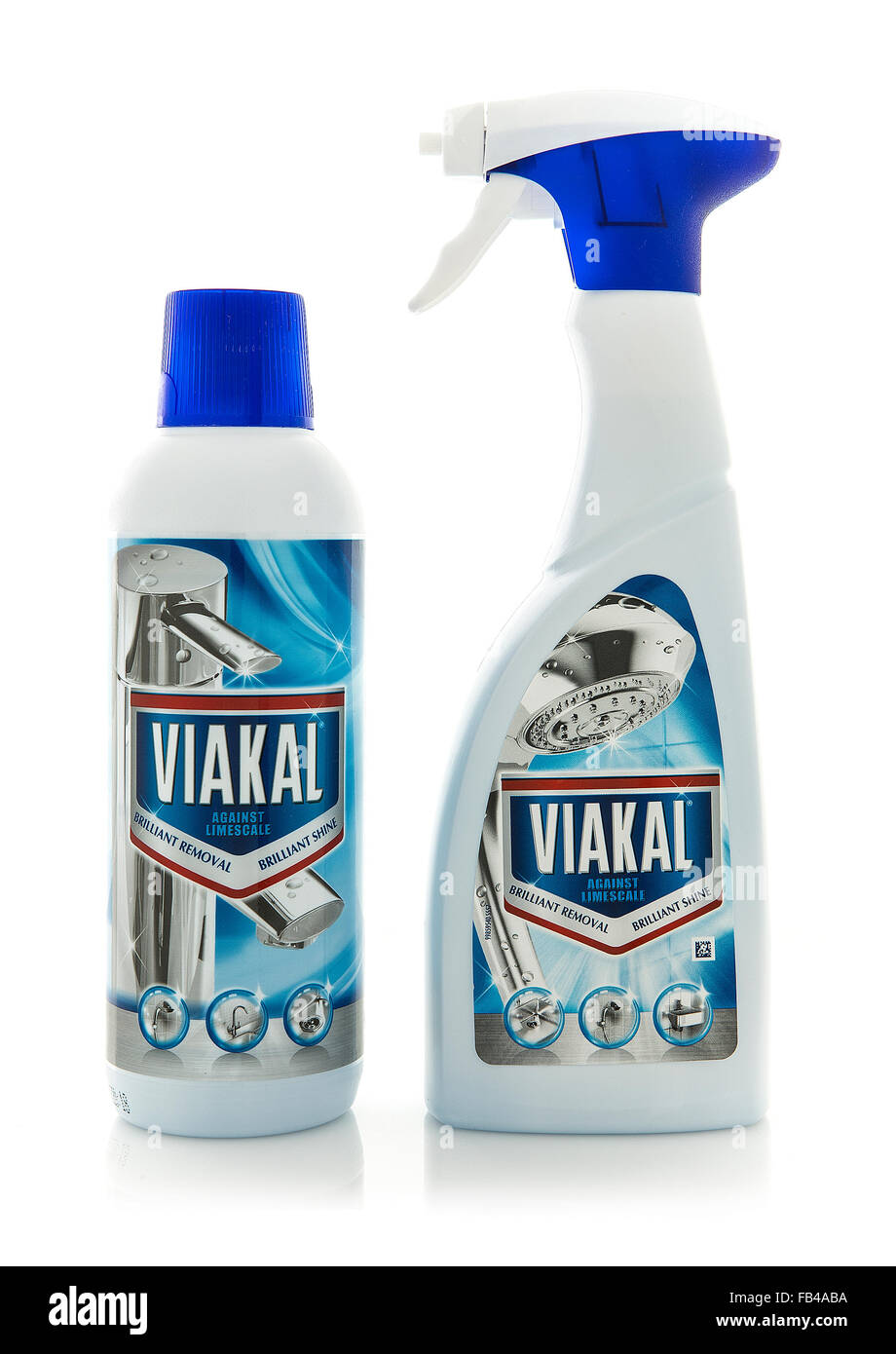 Flasche und Spry von Viakal Kalk Reiniger auf weißem Hintergrund Stockfoto
