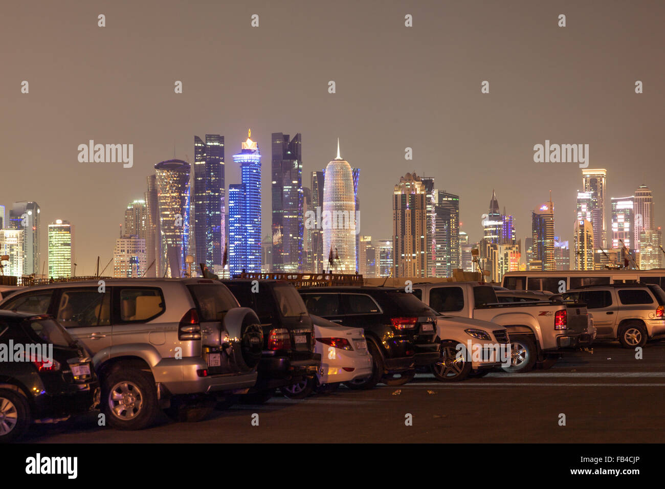 Doha City Skyline bei Nacht, Katar Stockfoto