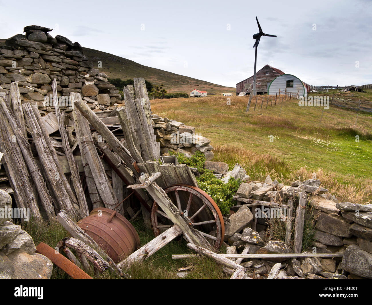 Südatlantik, Falkland-Inseln, Karkasse Insel, McGill Siedlung, alte redundante landwirtschaftliche Geräte Stockfoto