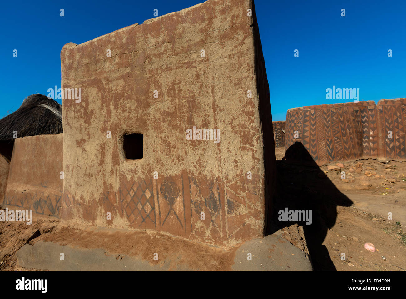 Tiebelè, malte der Königshof gemachten Kassena Häuser, Burkina Faso Stockfoto
