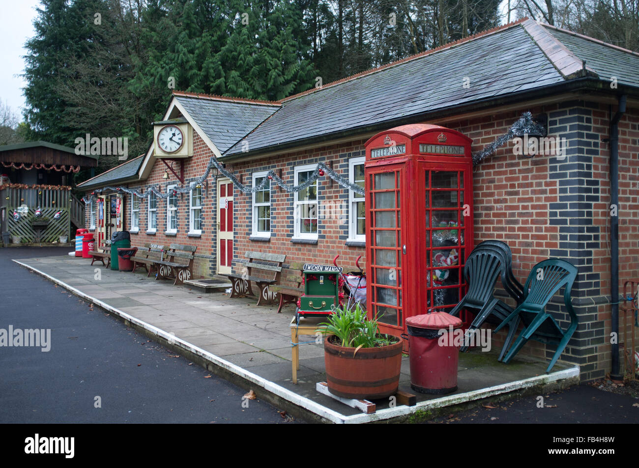 Das Hauptgebäude an Mizens Eisenbahn, Woking, Surrey Stockfoto