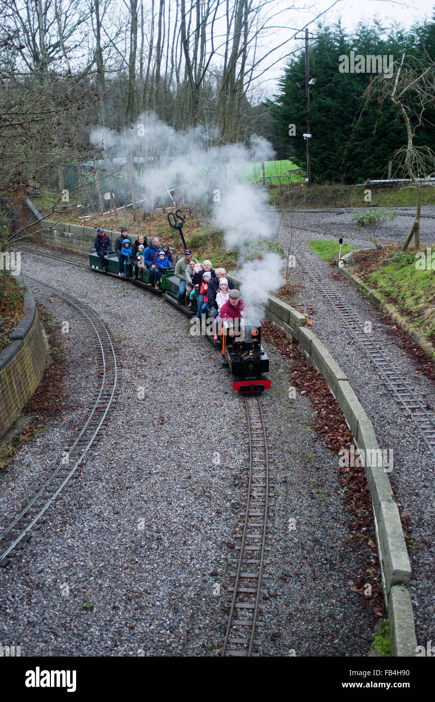 Jahre Tage Neueröffnung der Mizen Miniatureisenbahn in Woking, Surrey Stockfoto