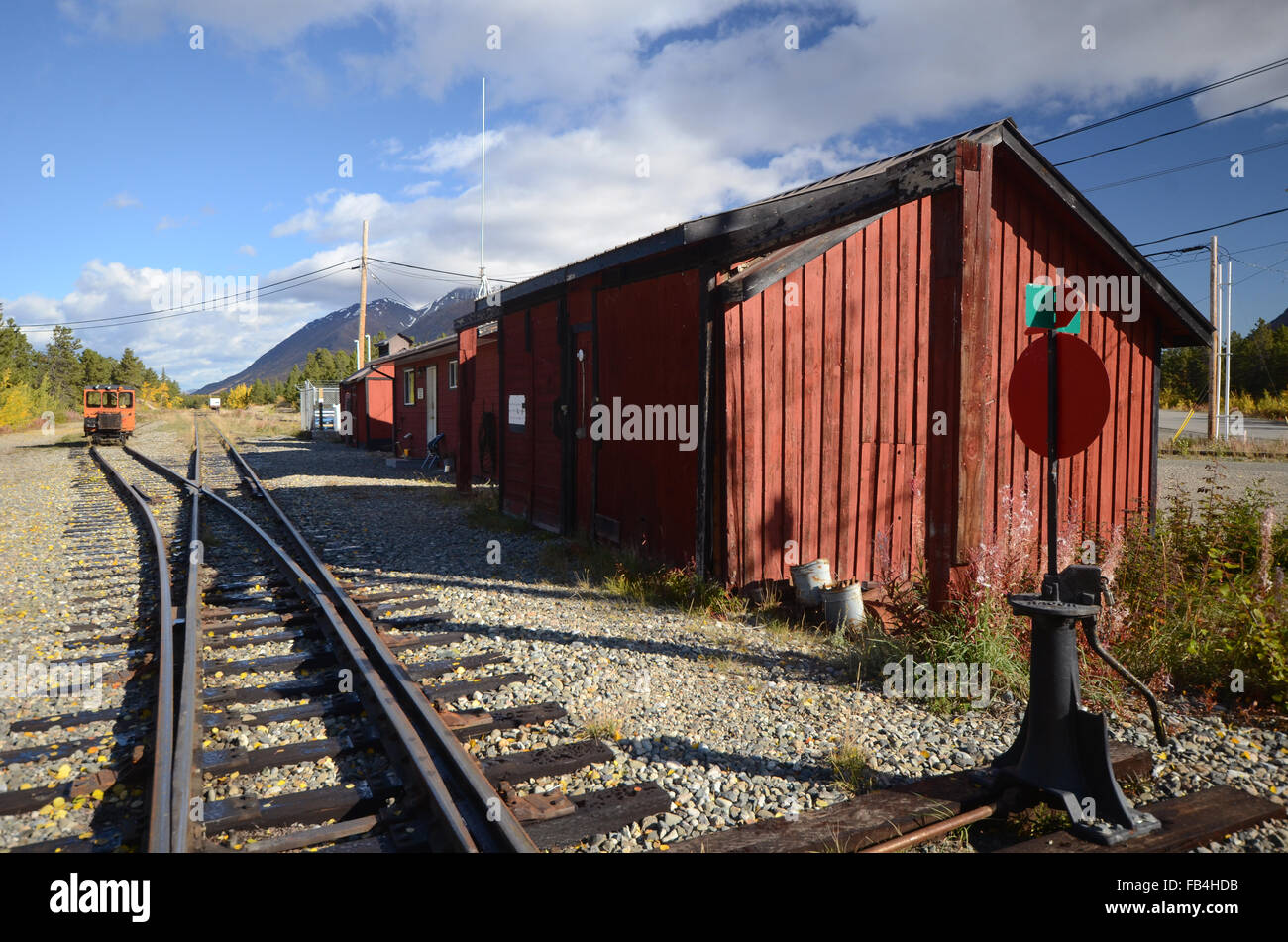 Bahn Linie und Gebäuden, Carcross, Yukon Stockfoto