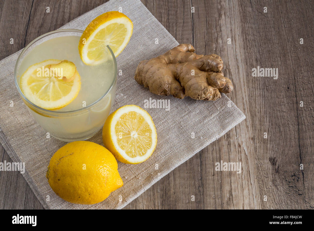 Detox, Zitrone und Ingwer-Getränk Stockfoto