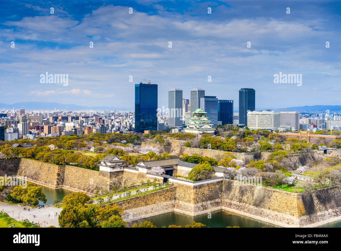 Osaka, Japan Stadt Skyline mit Burg von Osaka. Stockfoto