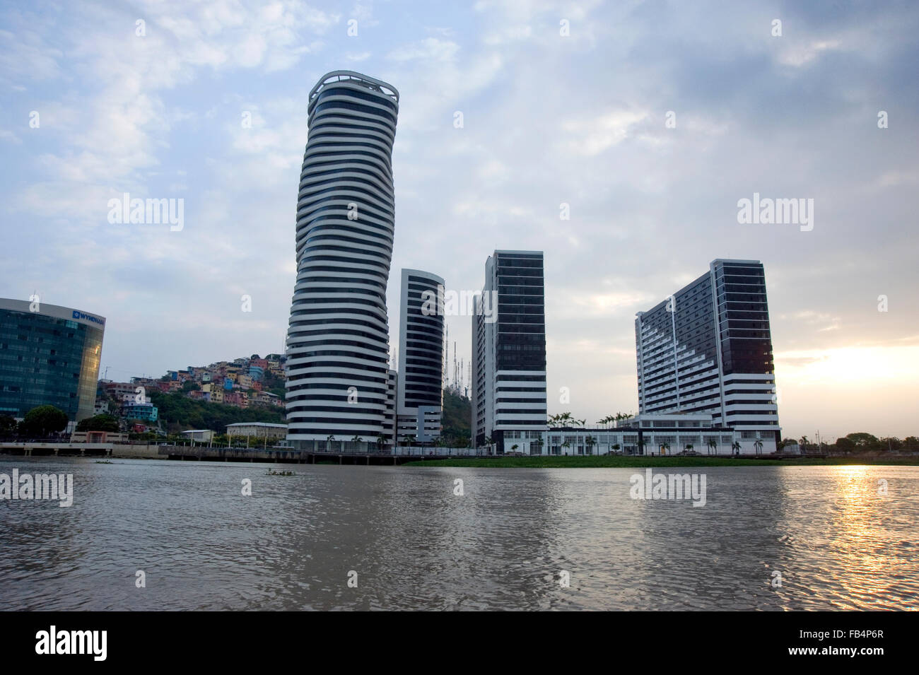 Modernen Gebäuden entlang des Amazonas-Flusses in Guayaquil, Ecuador Stockfoto