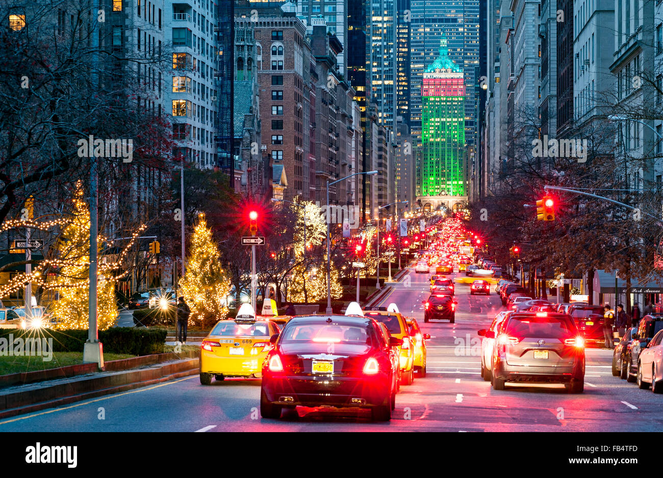 New York Weihnachten New York Street Park Avenue Dekorationen New York City Weihnachtsbäume Verkehr Stockfoto