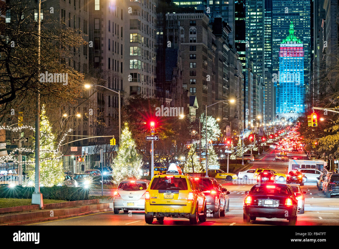 New York Weihnachten New York Straßen Park Avenue New York City Weihnachtsschmuck Weihnachtsbäume Verkehr Stockfoto