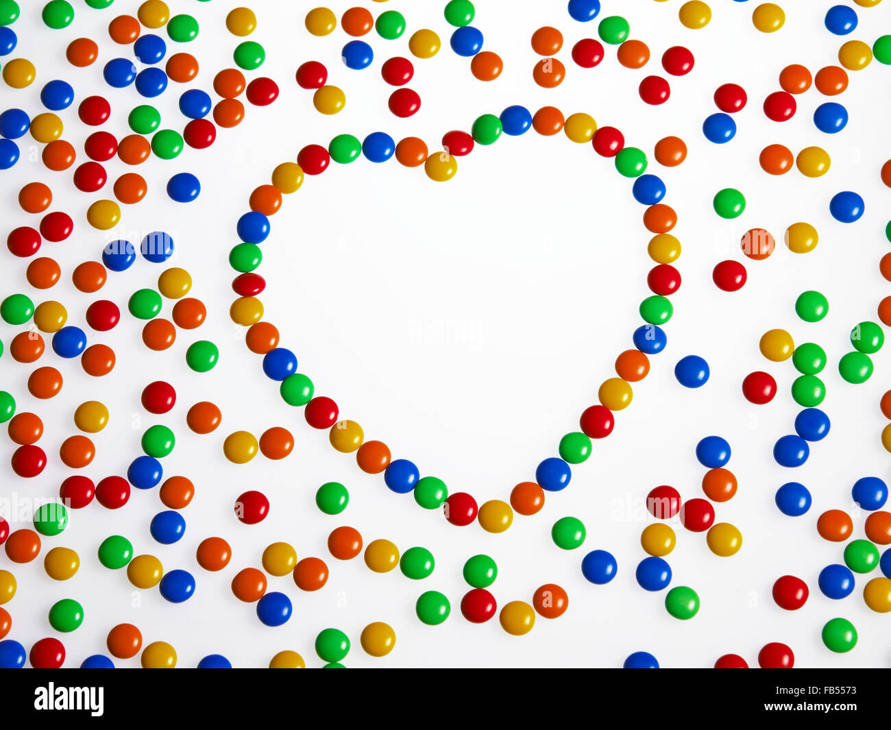 Multi Farbe beschichtete Schokolade in Herzform Stockfoto