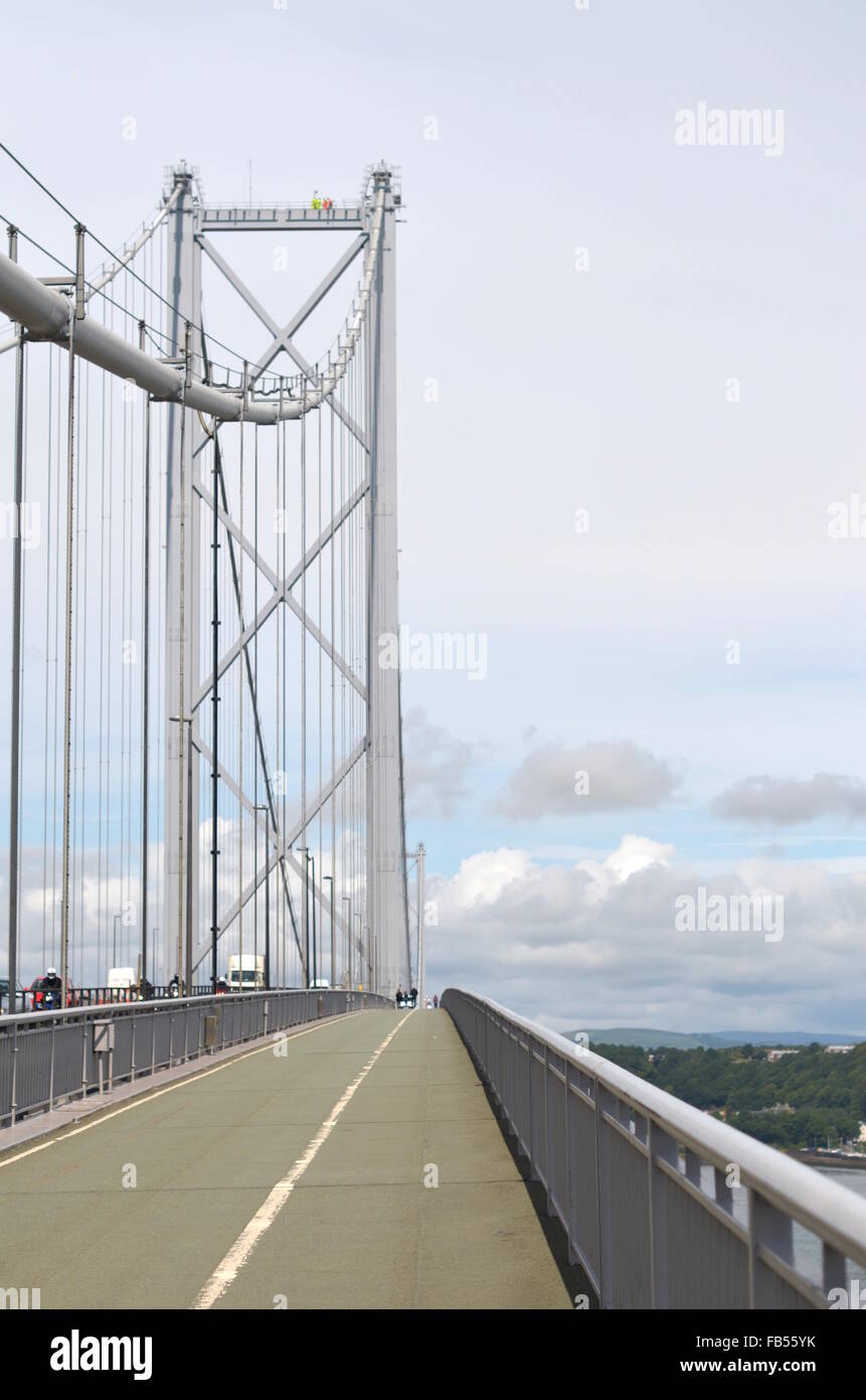 Der Radweg auf die Forth Road Bridge, Schottland Stockfoto