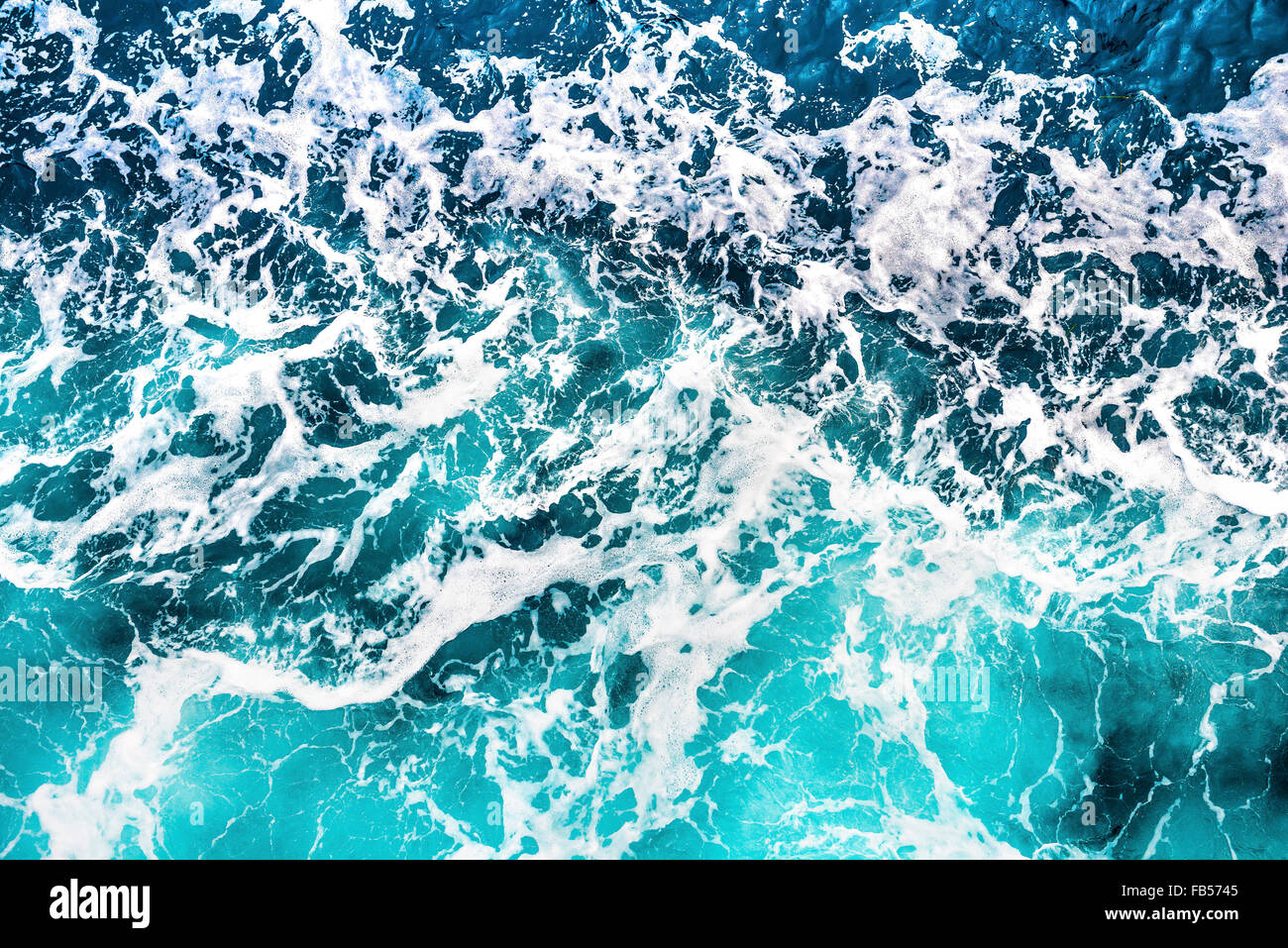 Draufsicht auf den Wellen des Meeres Stockfoto