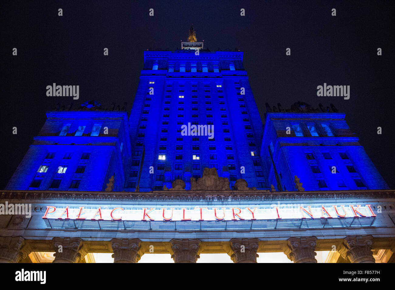 Palast der Kultur und Wissenschaft in Warschau in der Nacht Stockfoto