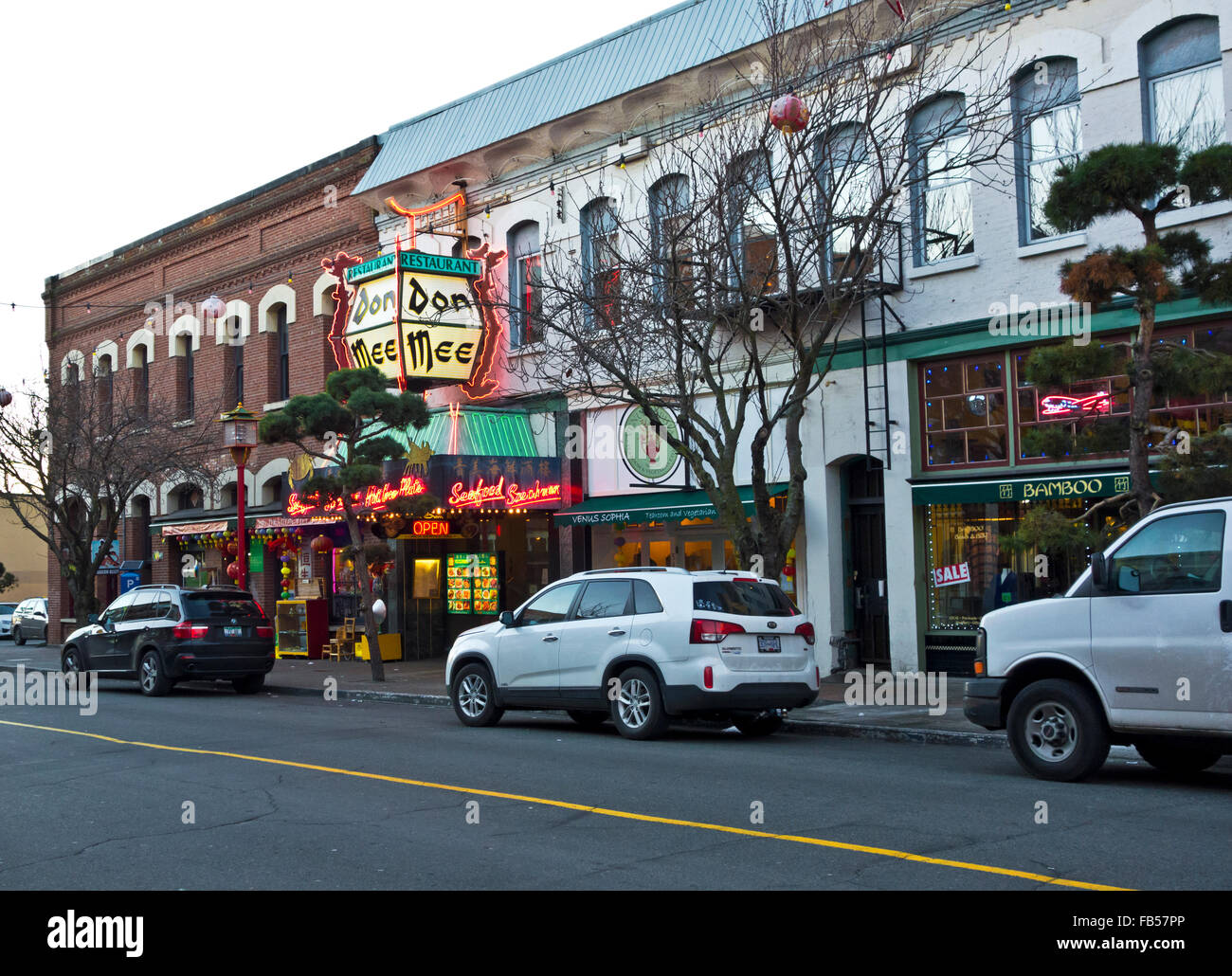 Don mir Fischrestaurant und andere Geschäfte auf Fisgard Street in Chinatown in Victoria, BC Kanada Stockfoto