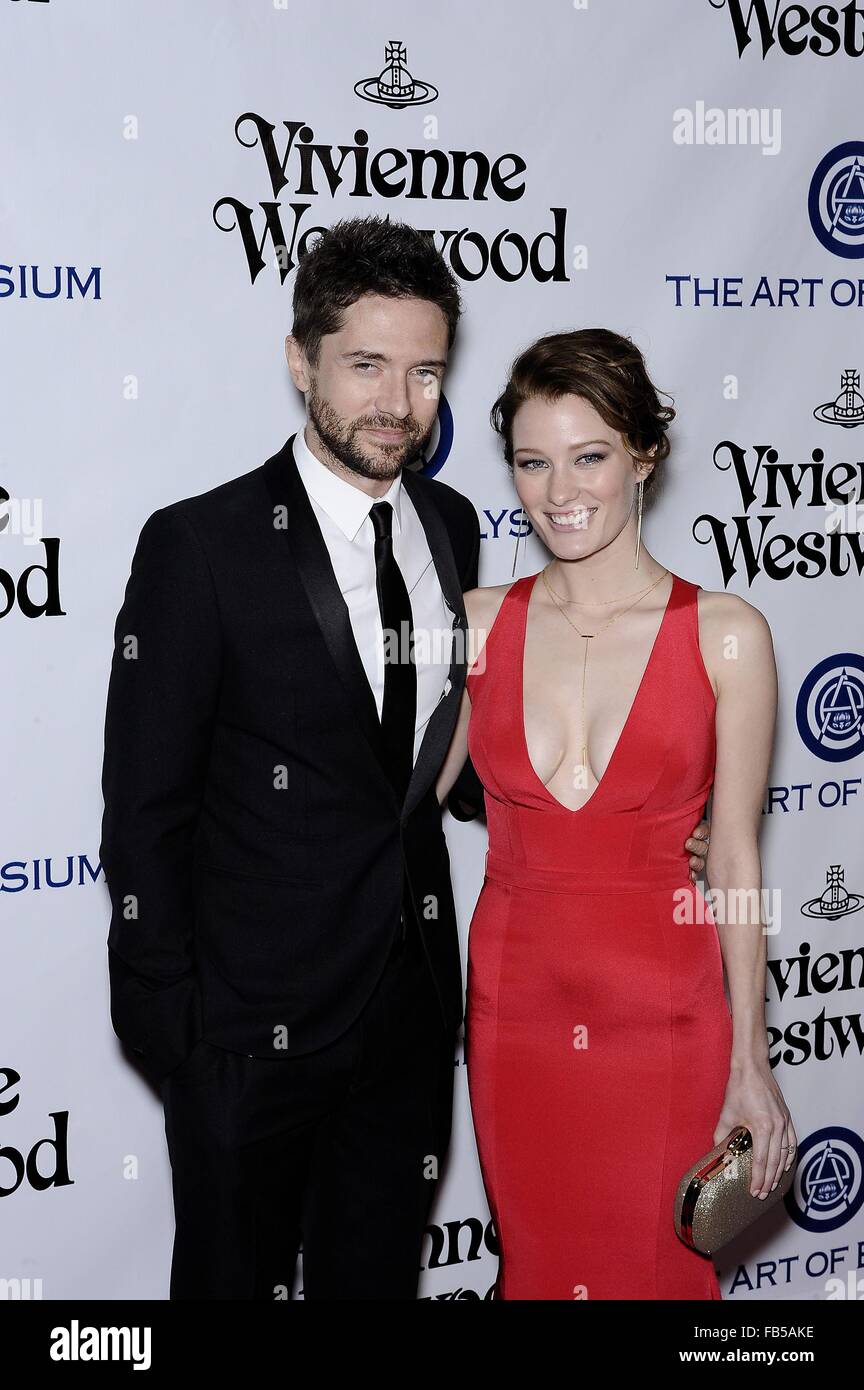 Topher Grace, Ashley Hinshaw im Ankunftsbereich für The Art Of Elysium Ninth Annual Himmel Gala, 3LABS, Culver City, CA 9. Januar 2016. Foto von: Michael Germana/Everett Collection Stockfoto