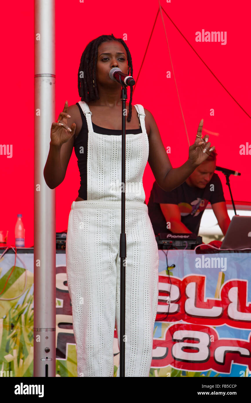Kelela Mizanekristos Gesang an Stella Polaris Konzert im Freien im Garten Frederiksberg, Kopenhagen, Dänemark Stockfoto
