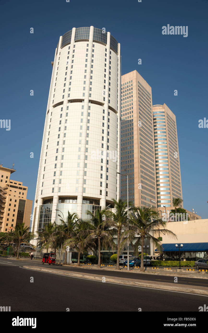 Hauptsitz der Bank of Ceylon und die Zwillingstürme des World Trade Centre in Colombo, Sri Lanka Stockfoto