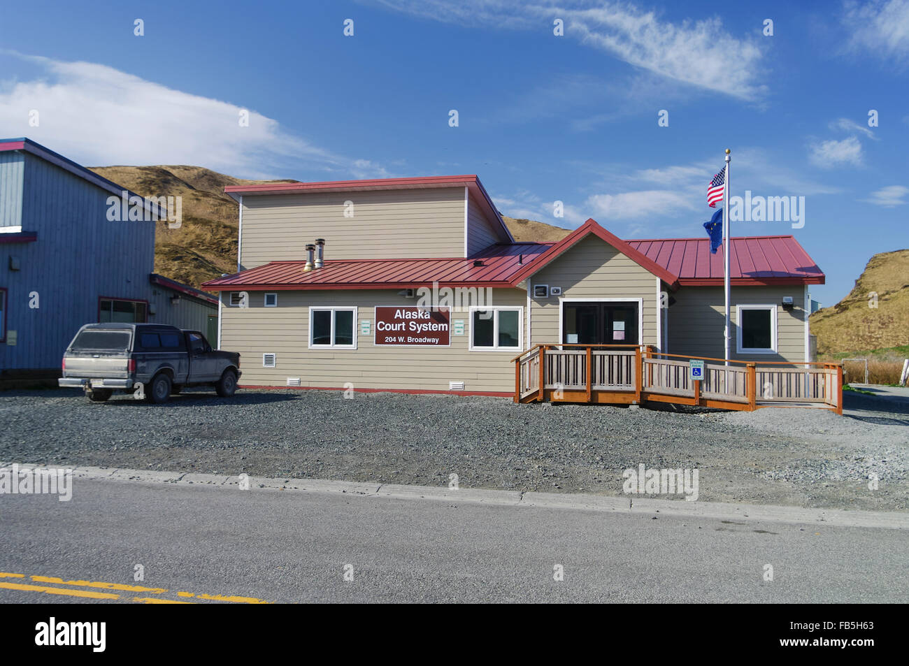 Chief Alexei Gerichtsgebäude, Sitz des Bezirksgerichts Unalaska in Dutch Harbor/Unalaska, Alaska, USA. Stockfoto