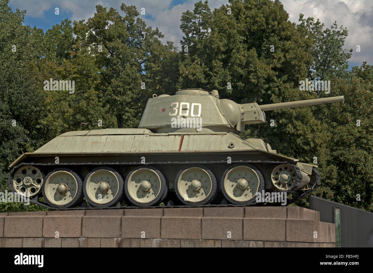 Berlin, Deutschland, sowjetischer t-34 Panzer am sowjetischen Ehrenmal, Stockfoto
