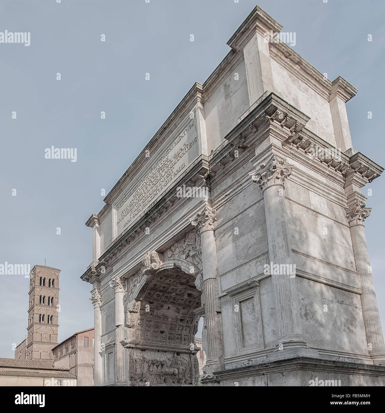 Der Titus-Bogen ist ein 1. Jahrhundert ehrender Bogen befindet sich auf der Via Sacra, Rom, Süd-östlich des Forum Romanum. Stockfoto