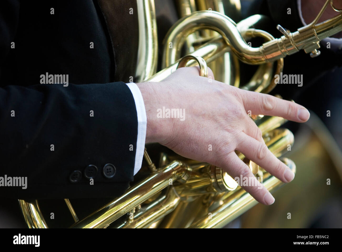 Hand spielen Musik Instrument Kornett Stockfoto